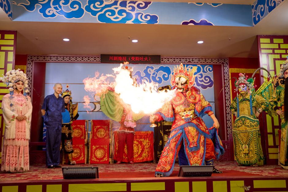 Sichuan Opera Face-Changing 变脸表演