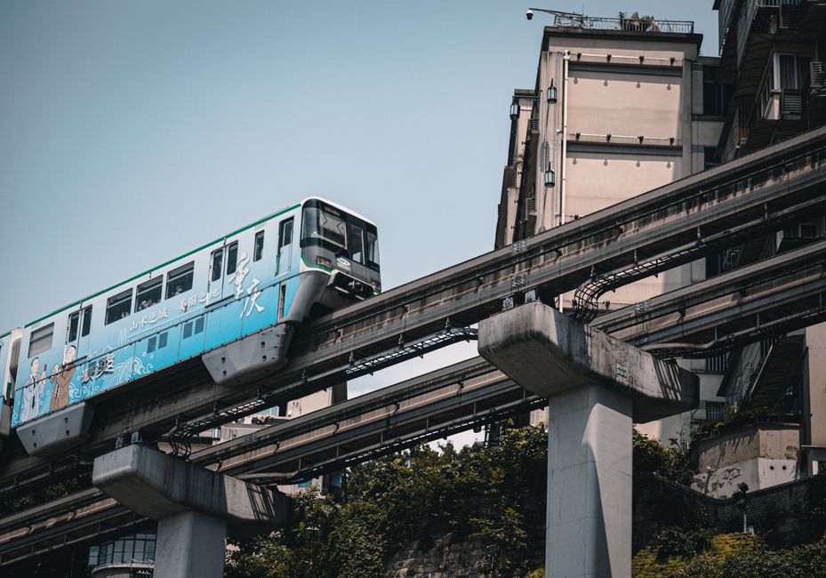 Liziba Monorail Station 李子坝轻轨穿楼