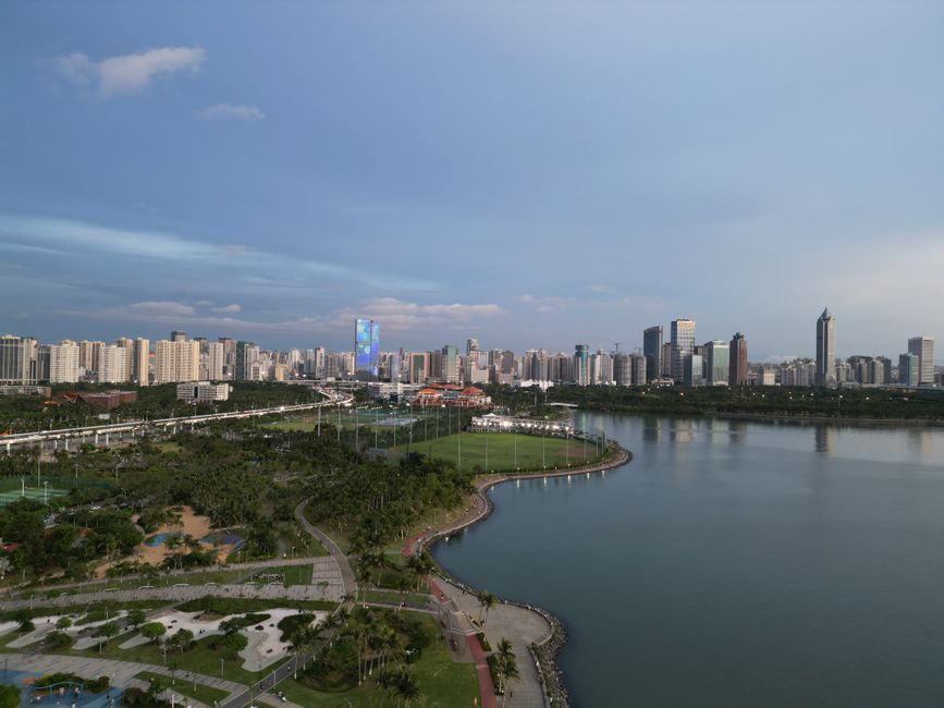 Riyue Square 日月广场