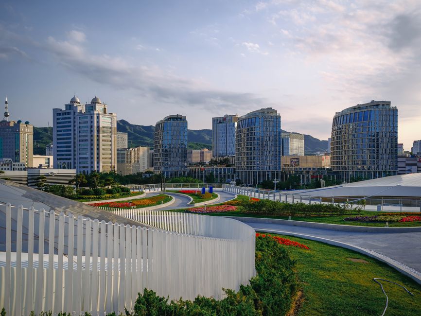 Wuquan Mountain Park 五泉山公园