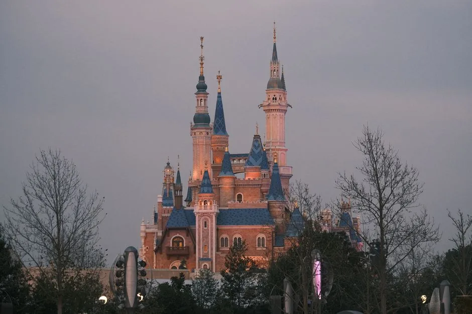 Shanghai Disneyland — Enchanted Storybook Castle