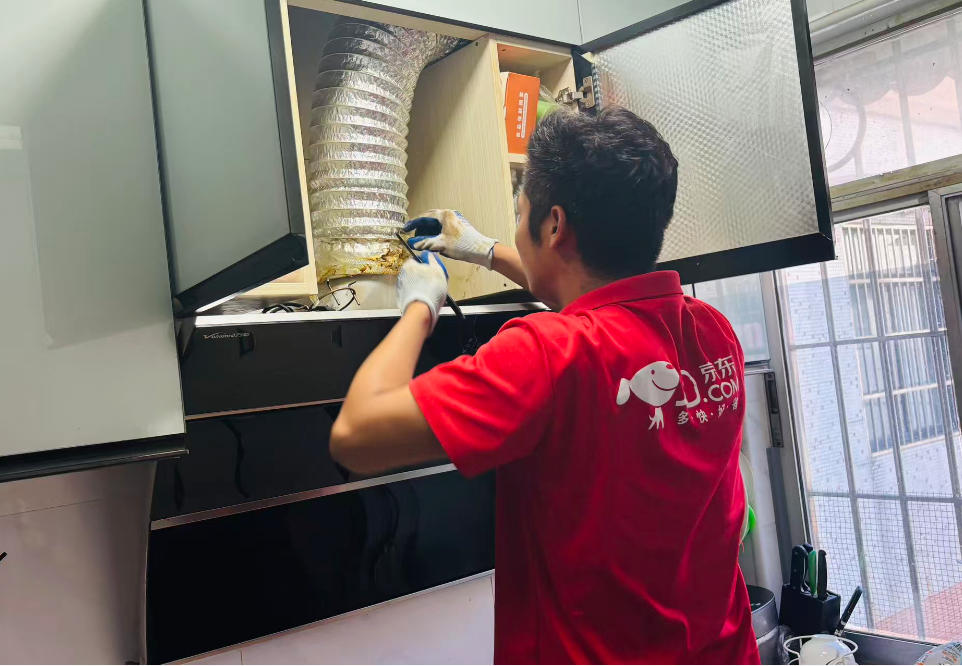 Removal technician at work