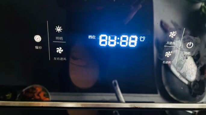 The broken exhaust fan - error code on display